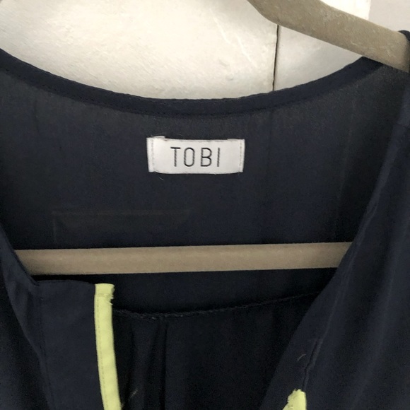 Tobi Contrast Trim Blouse - Picture 3 of 3